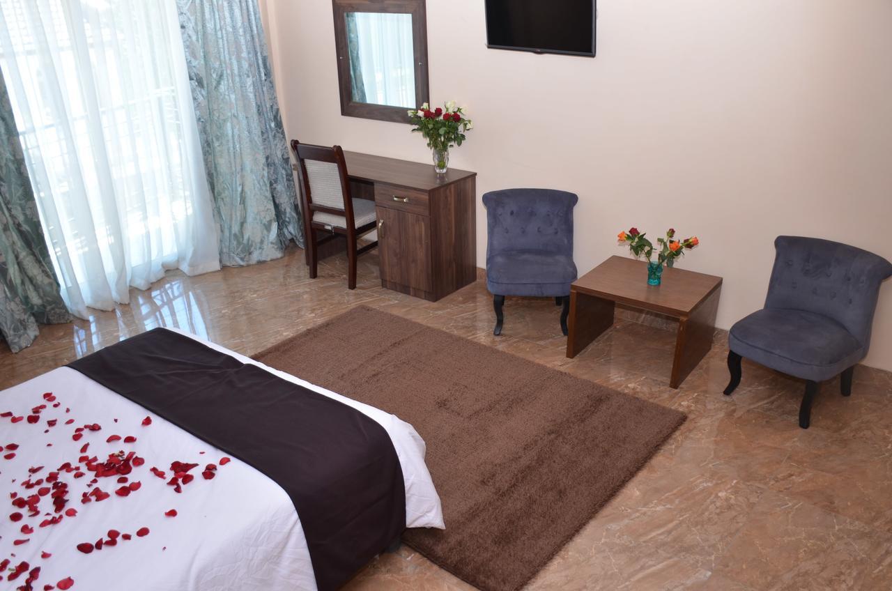 Melodie Hotel Addis Abeba Buitenkant foto
