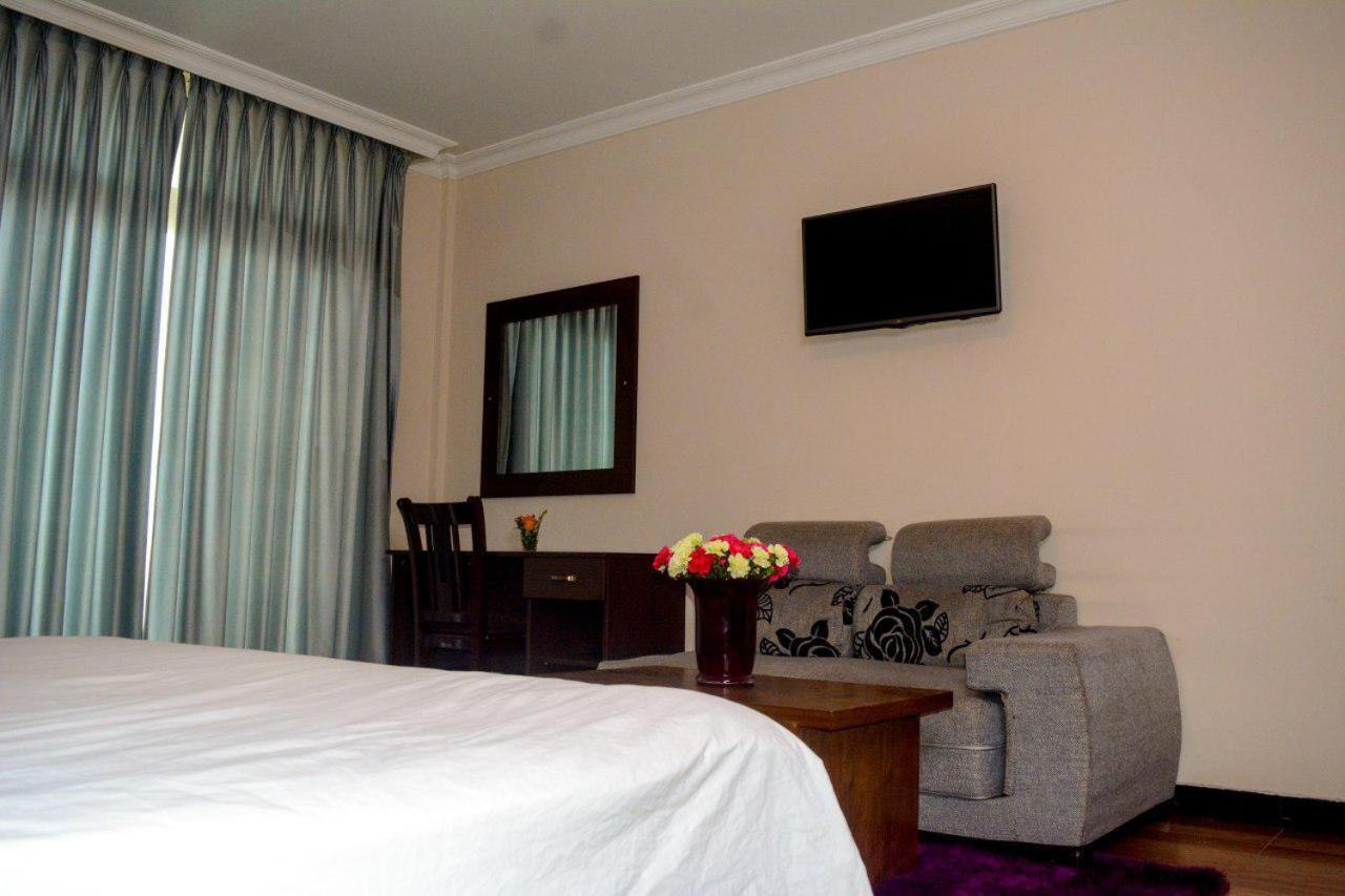 Melodie Hotel Addis Abeba Buitenkant foto