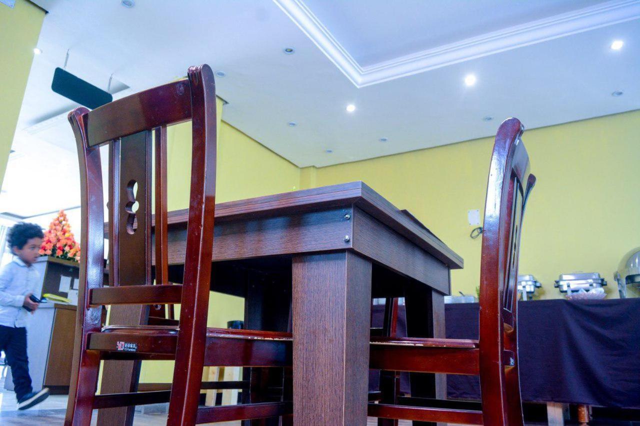 Melodie Hotel Addis Abeba Buitenkant foto