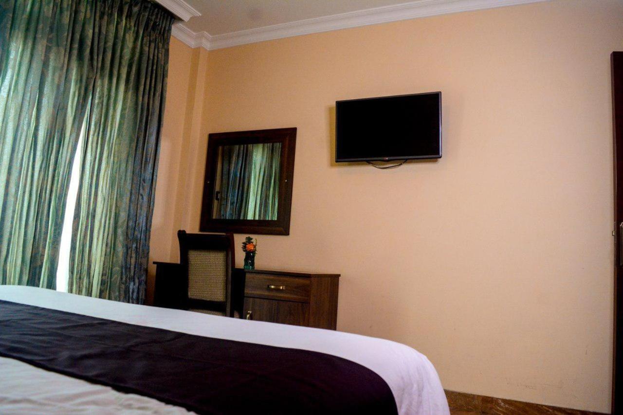 Melodie Hotel Addis Abeba Buitenkant foto